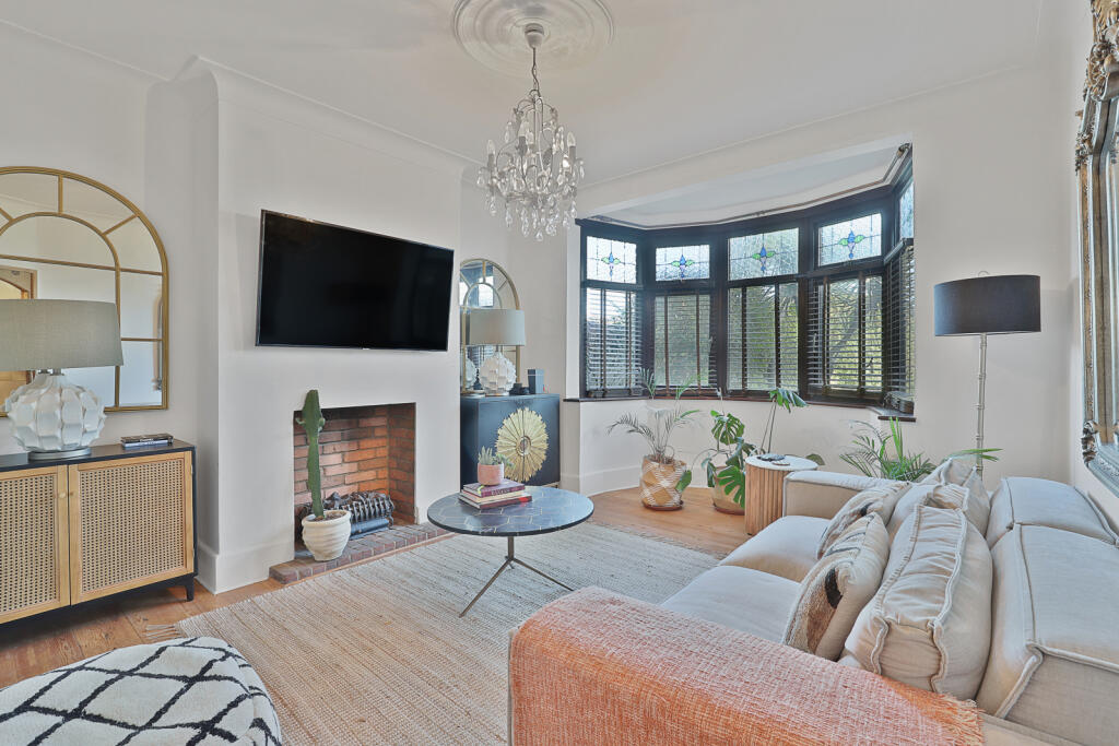 Romford Road, Chigwell, IG7 photo 2