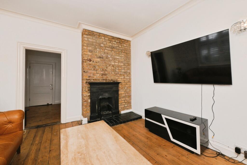 Apartment in Waltham Cross, Churchgate - More