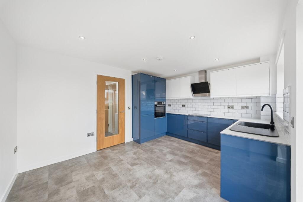 House in Nottingham, The Meadows - View 4