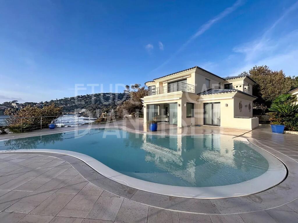 Main image of property: Provence-Alps-Cote d`Azur, Var, Roquebrune-sur-Argens