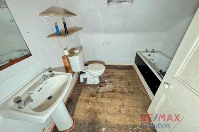 Upper Floor Bathroom