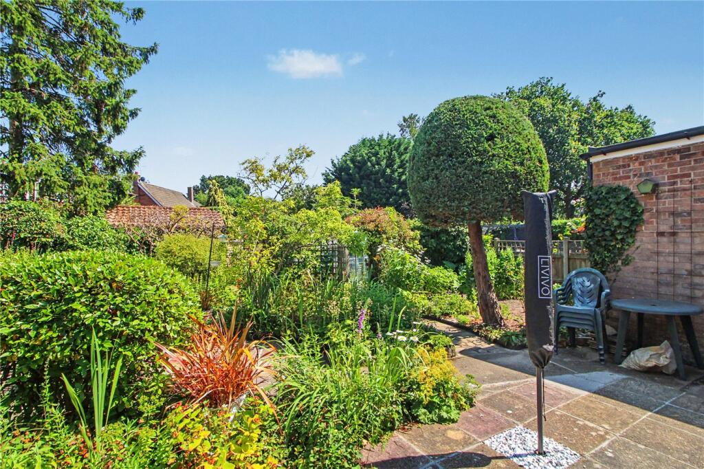 Rosebery Avenue, Poringland, Norwich, Norfolk, NR14 photo 4