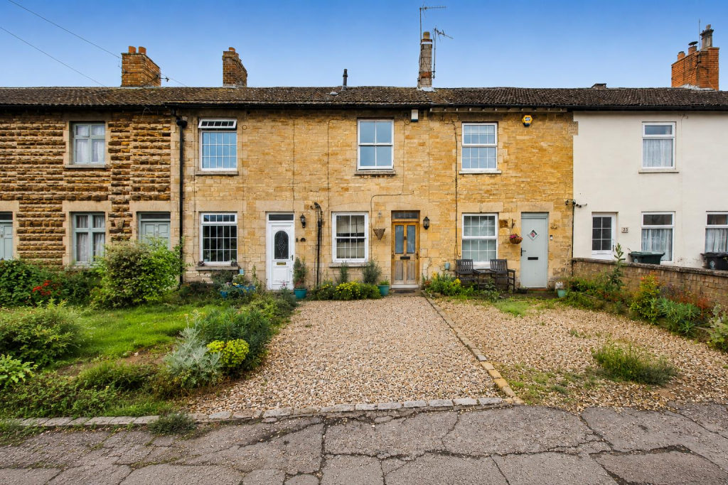 Main image of property: NN14 High Street, Woodford