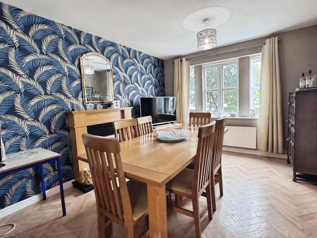 Laithe Hall Avenue, Cleckheaton, BD19 - View 5