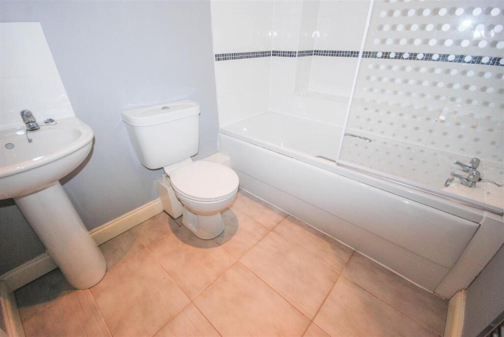 House in Rugby, Warwickshire - View 4