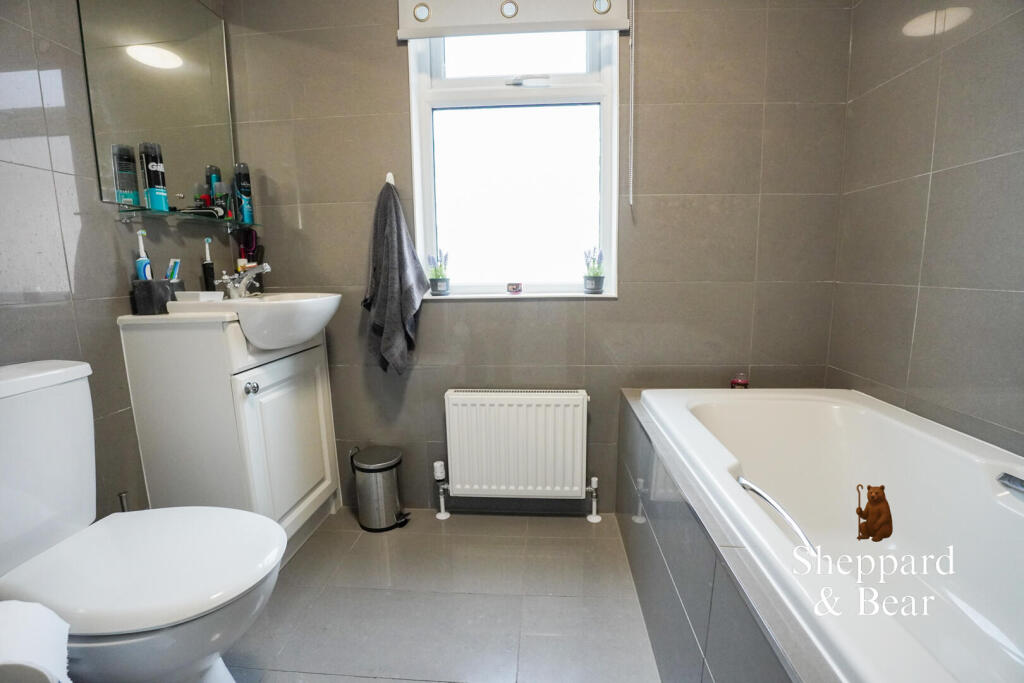 Queens Drive, Cambrian Residential Park, Cardiff photo 4