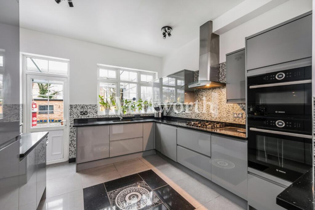 Broomfield Avenue, London, N13 photo 2