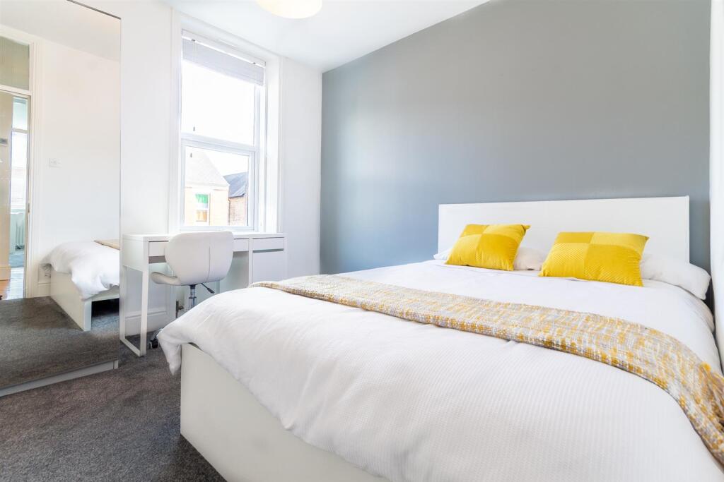 Apartment in Newcastle upon Tyne - View 4