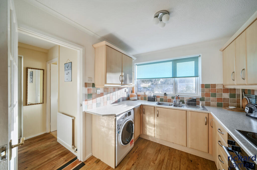 Betjeman Avenue, Royal Wootton Bassett, SN4 photo 4