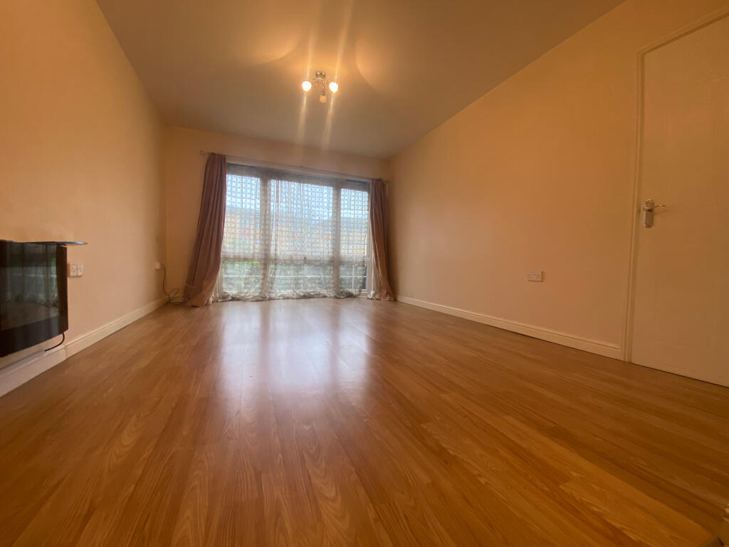 Apartment in Slough - More