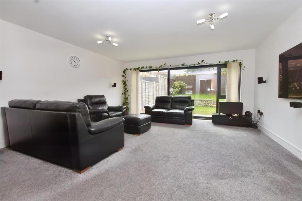 Macauley Drive, Eastbourne photo 2