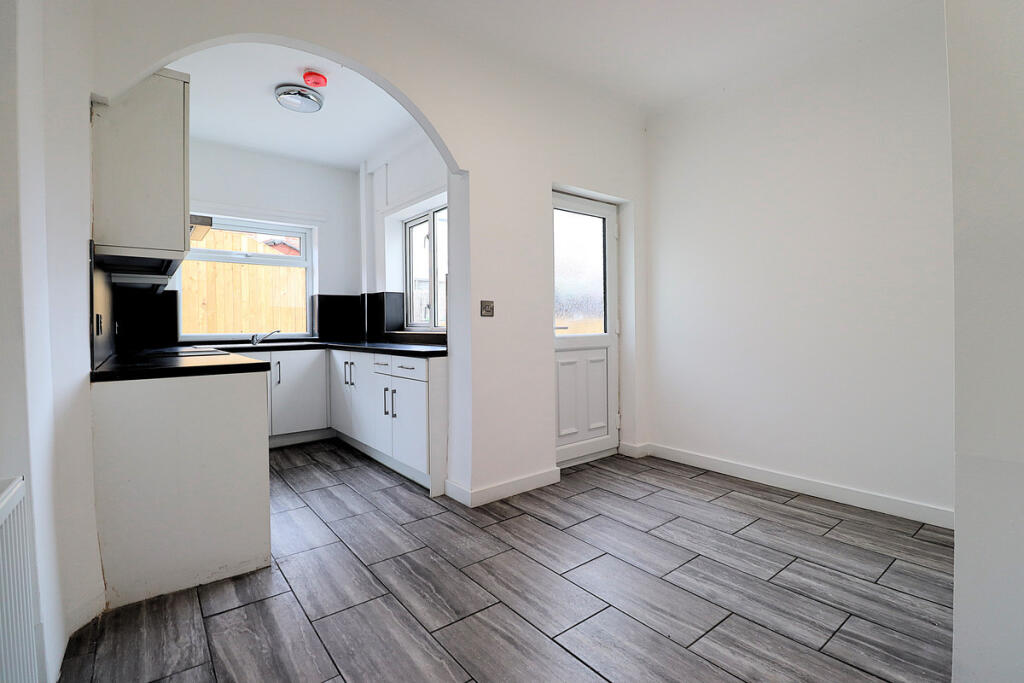 Filey Avenue, Royston Barnsley, S71 photo 5