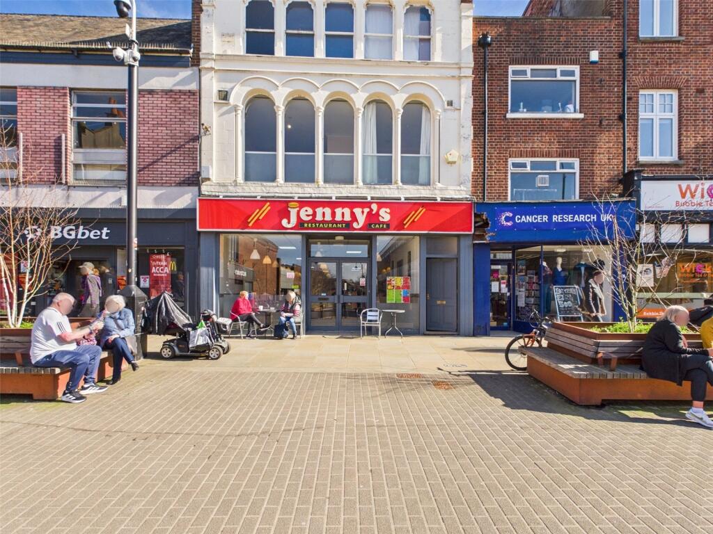 Main image of property: (Flat 2) High Street, Kettering, Northamptonshire, NN16