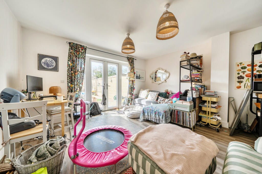 House in West Oxfordshire, Carterton - View 4
