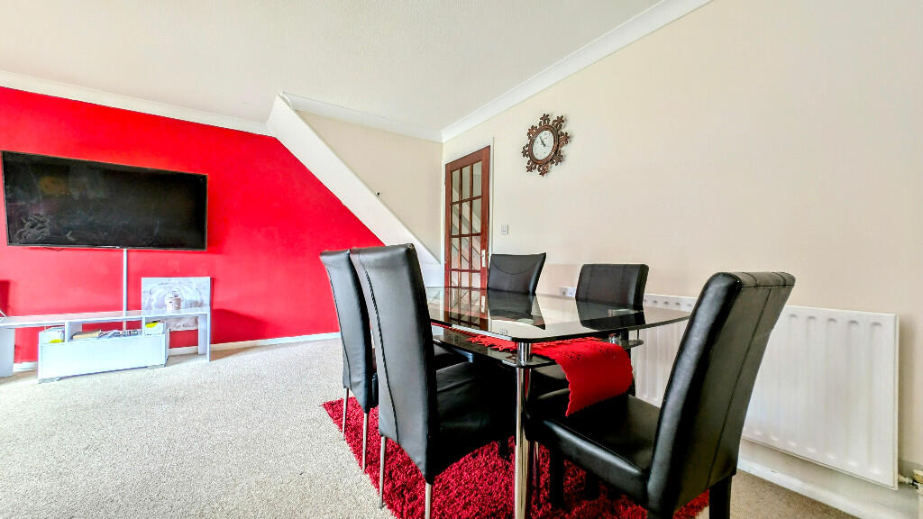 Sutherland Close, Whitehill, Hampshire, GU35 photo 4