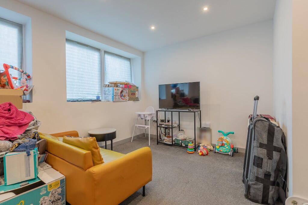 Apartment in Wolverhampton, West Midlands - View 2