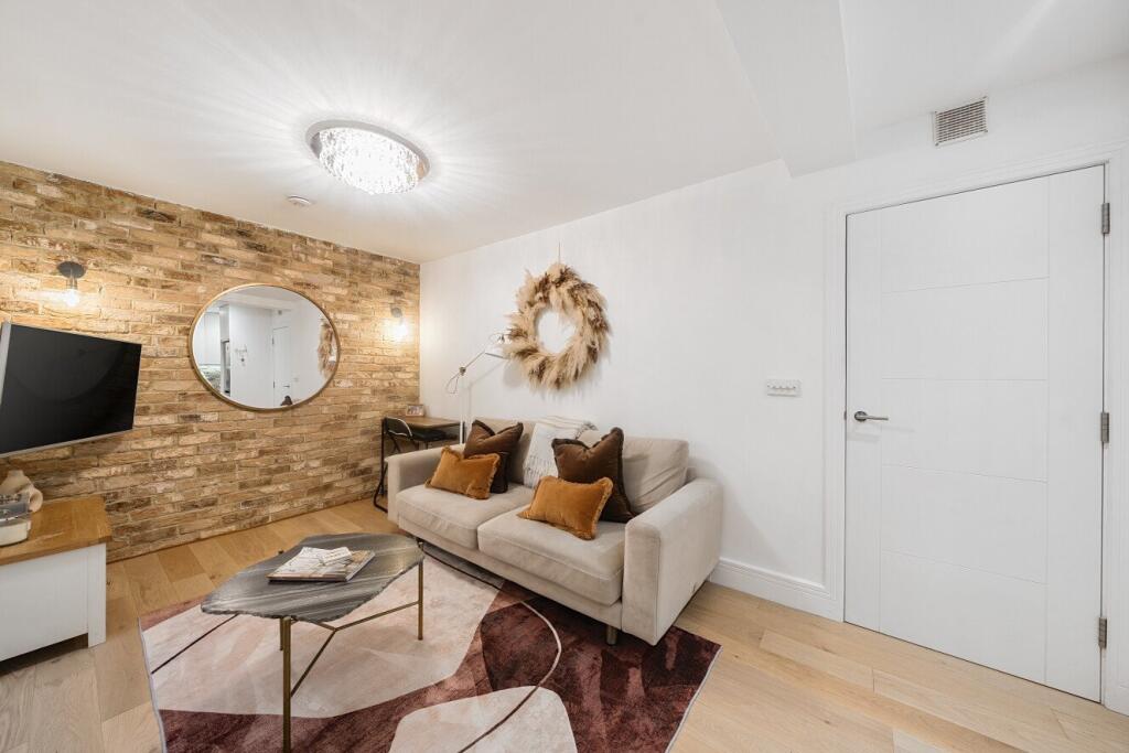 Apartment in London - View 5