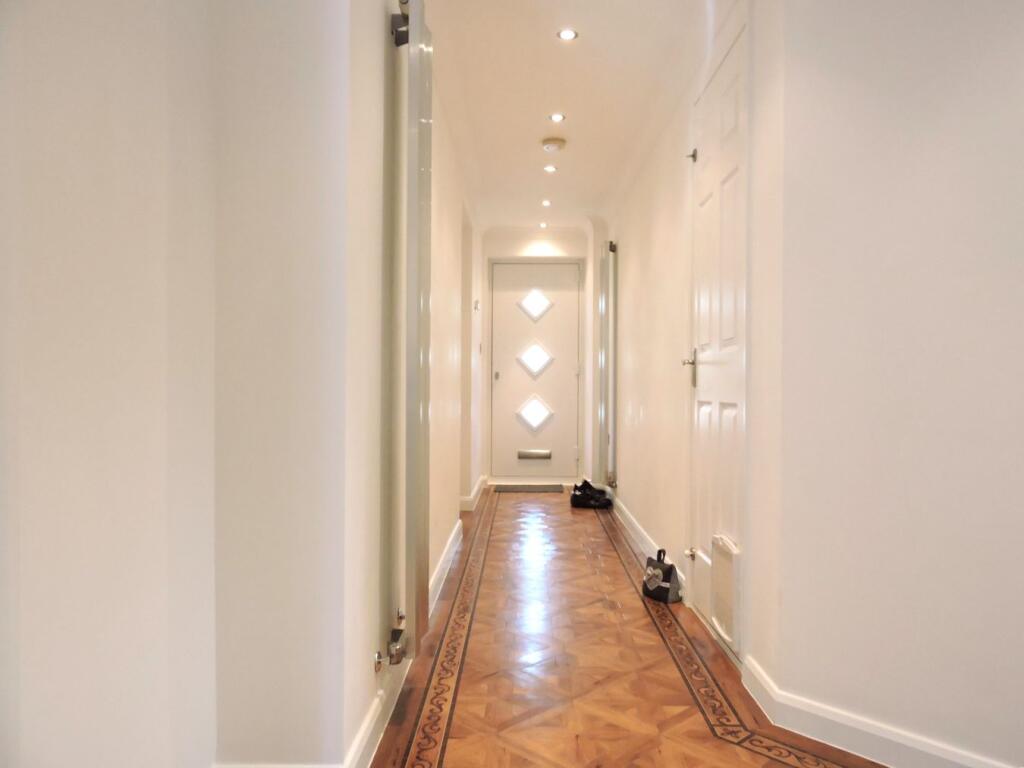House in Broxbourne, Hertfordshire - View 4