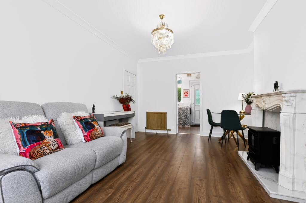 House in Inchinnan, Freeland - More