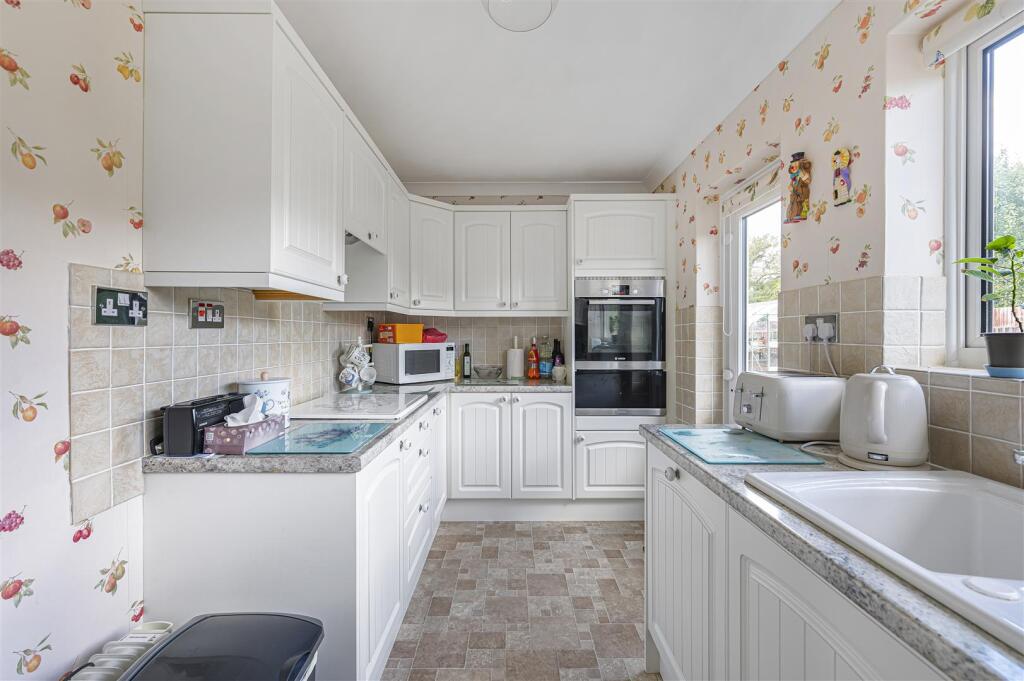 Northfield Close, Seaford photo 4