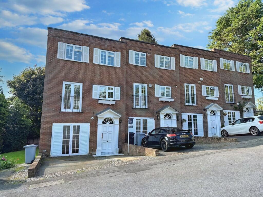 Main image of property: Castlegate Mews, Prestbury, Macclesfield, SK10