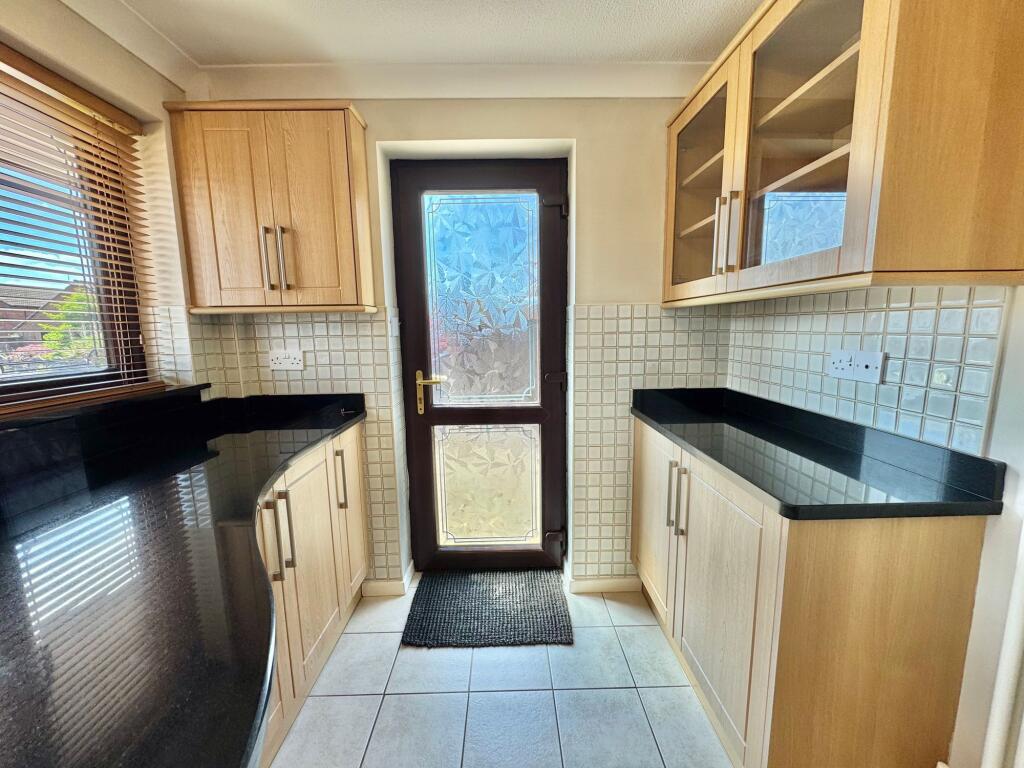 House in Nuneaton and Bedworth, Warwickshire - More