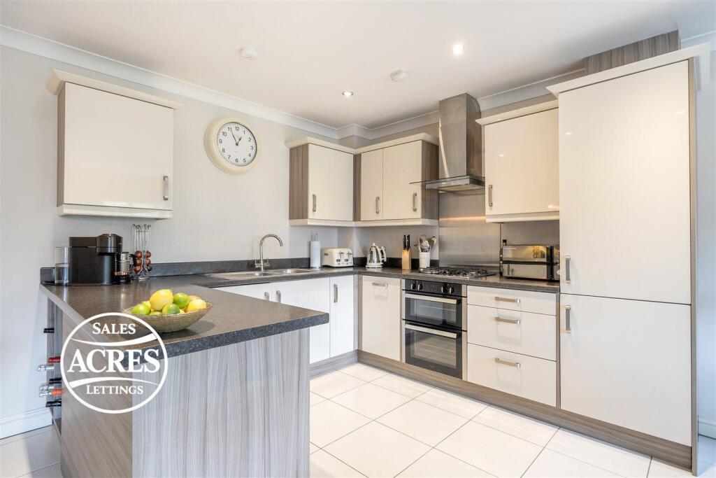 Apartment in Birmingham, Sutton Coldfield - View 3