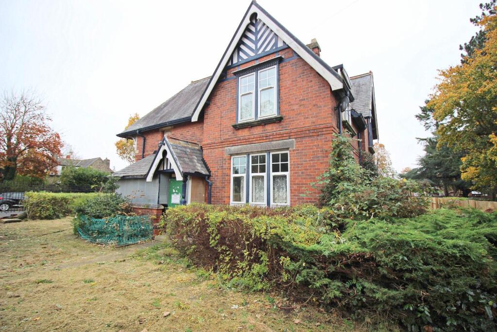 3-bed detached on Ropery Lane, Chester Le Street, £200,000