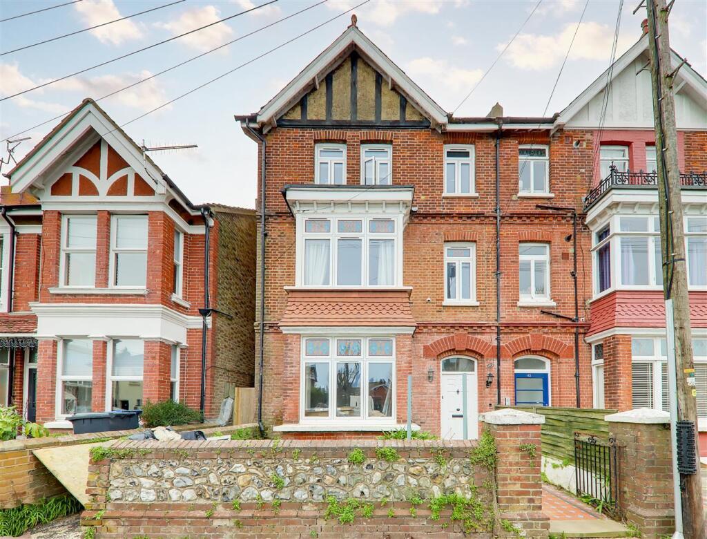 Warwick Gardens, Worthing, BN11