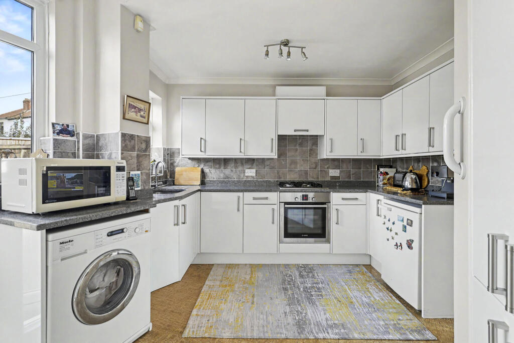 House in London, Carterhatch, Southbury - View 2