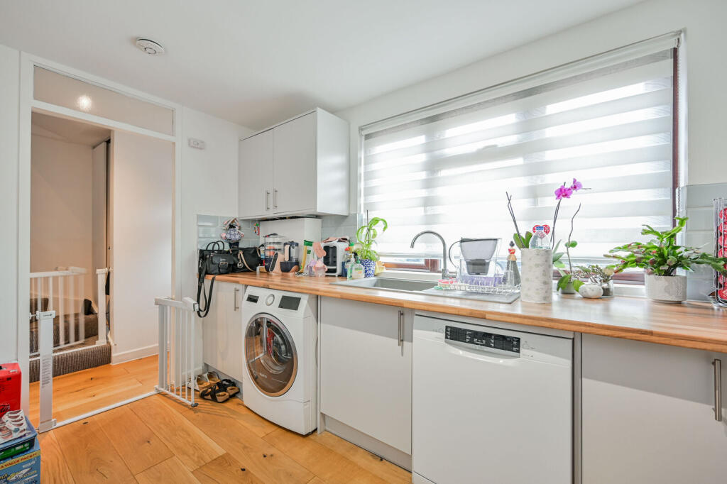 House in London - View 5