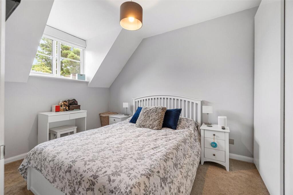 Apartment in London, Hampton - View 5