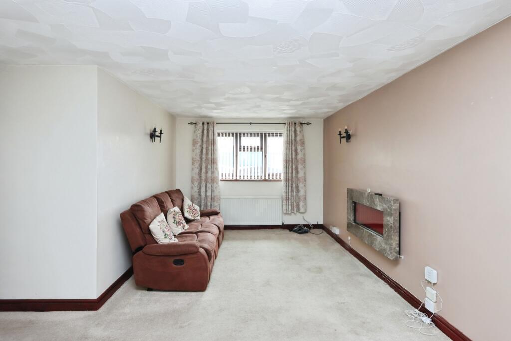 House in North East Derbyshire, Killamarsh - More