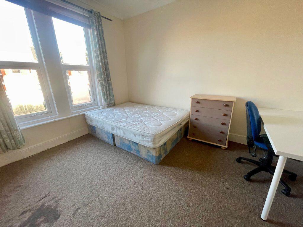 Apartment in Bournemouth, Winton - More