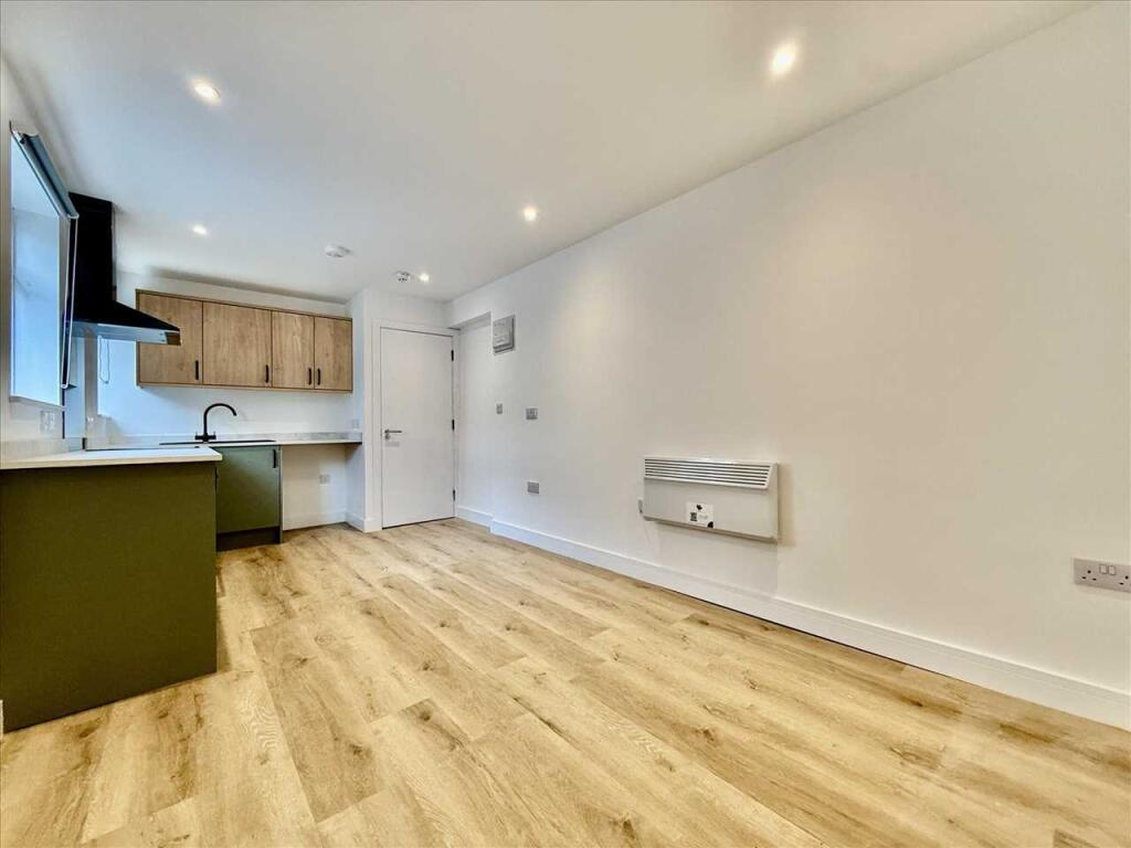 Apartment in Plymouth - More