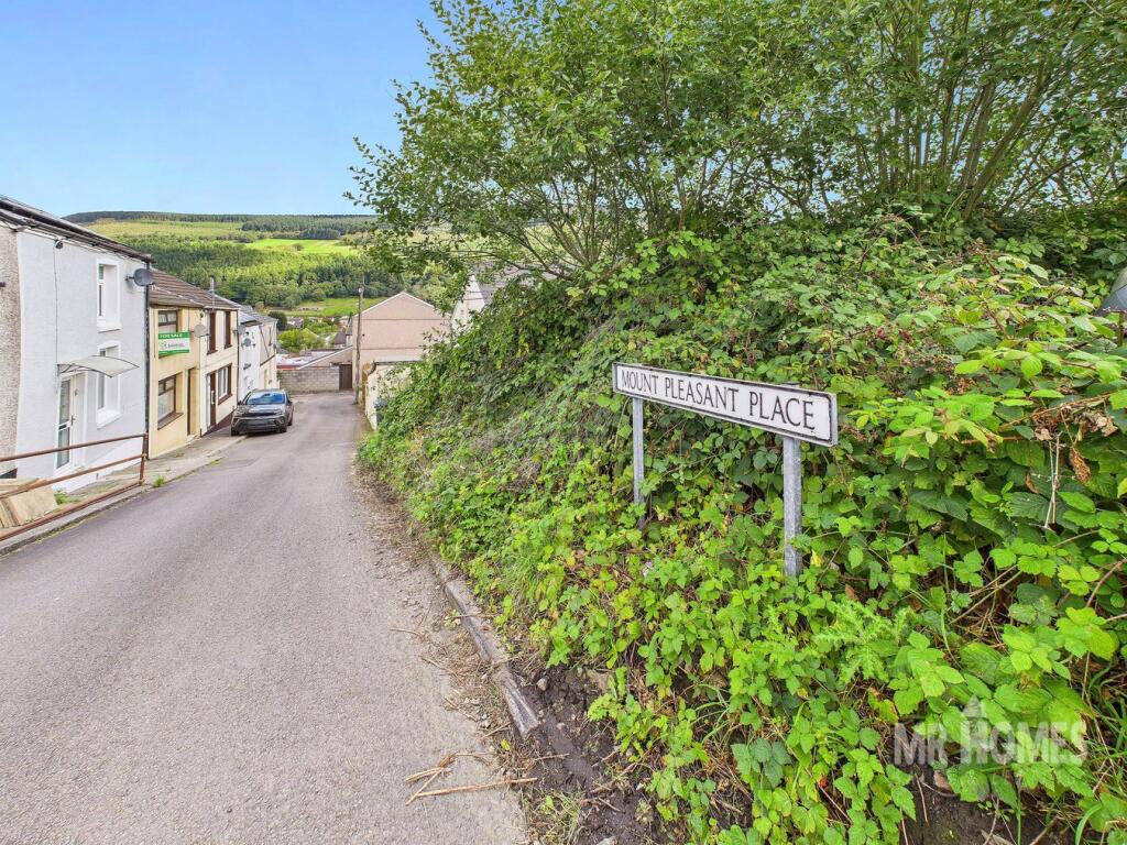 Mount Pleasant Place, Mountain Ash, Mountain Ash, CF45 photo 3