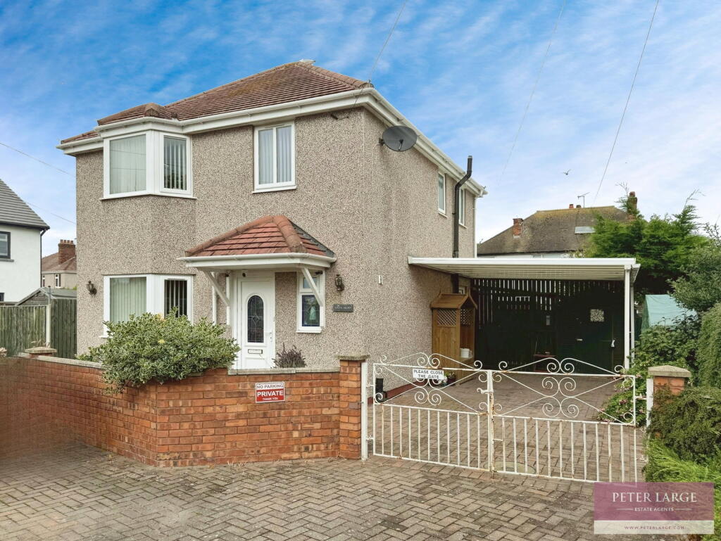 3-bed detached on Pen Yr Ardd, Off Lynton Walk, Rhyl, LL18 3RW, £235,000