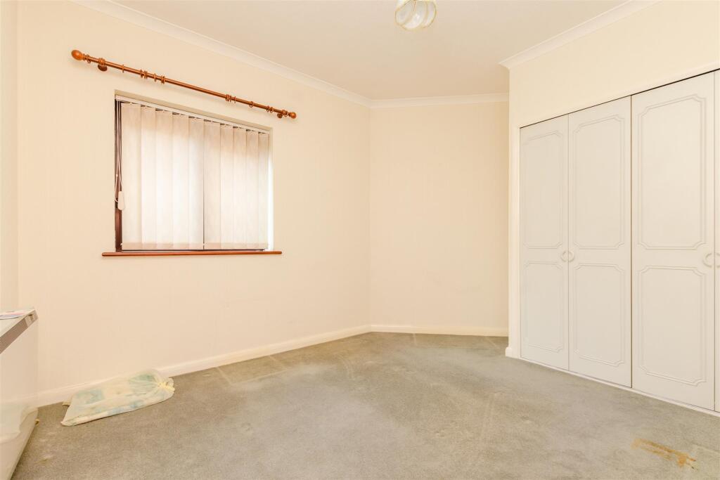 Apartment in Rochester, Kent - More