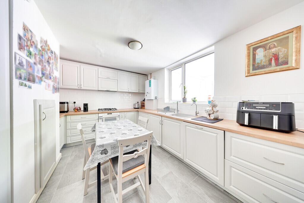 House in Bromley - View 2