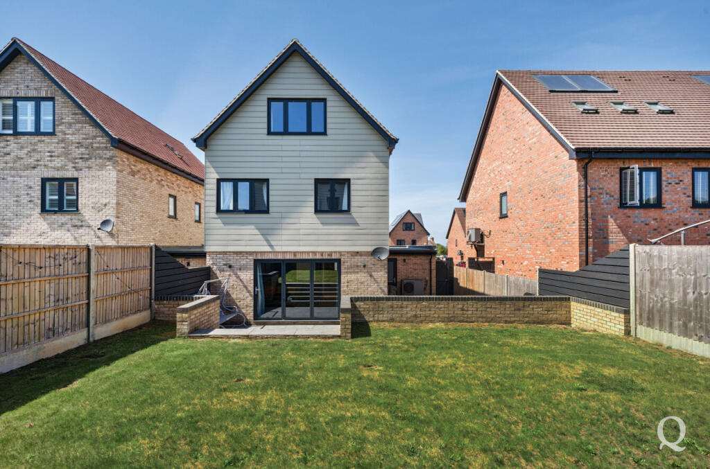 Queen Bertha Drive, Minster on Sea, Sheerness, Kent, ME12 photo 3