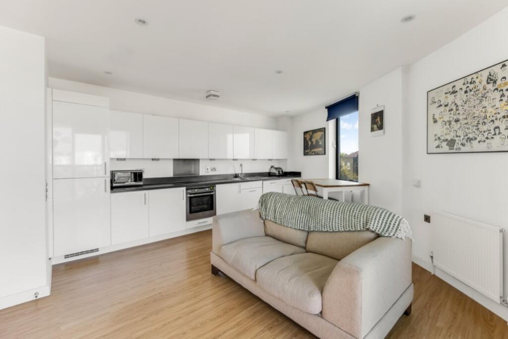 Apartment in London - View 5