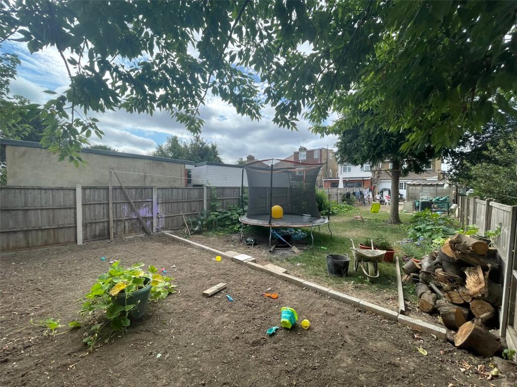 House in Southall - View 3