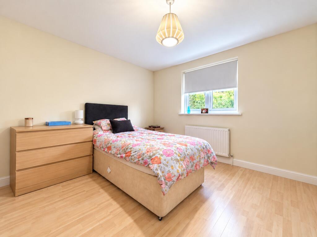 Apartment in Romford - View 4