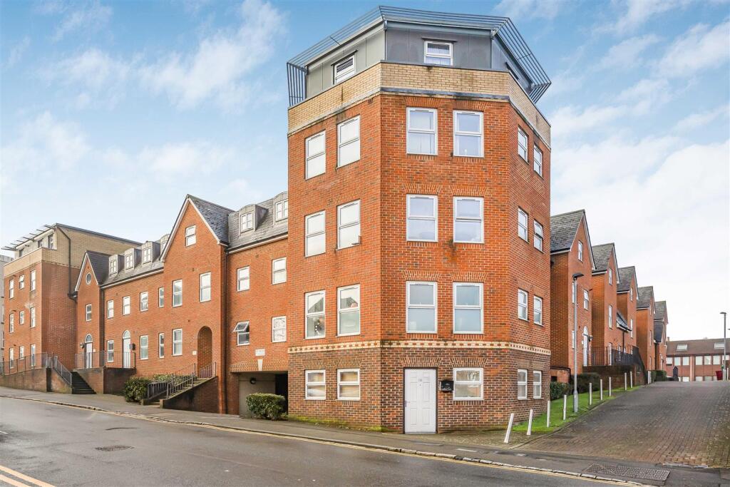 Main image of property: East Street, Reading RG1