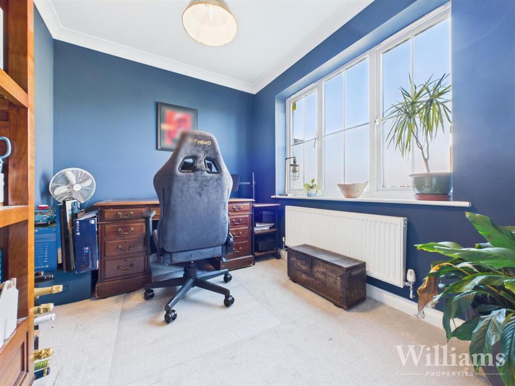 Almond Tree Drive, Weston Turville, HP22 - View 4