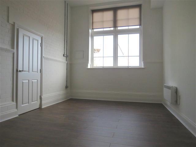 Apartment in Smethwick, Bearwood - View 2