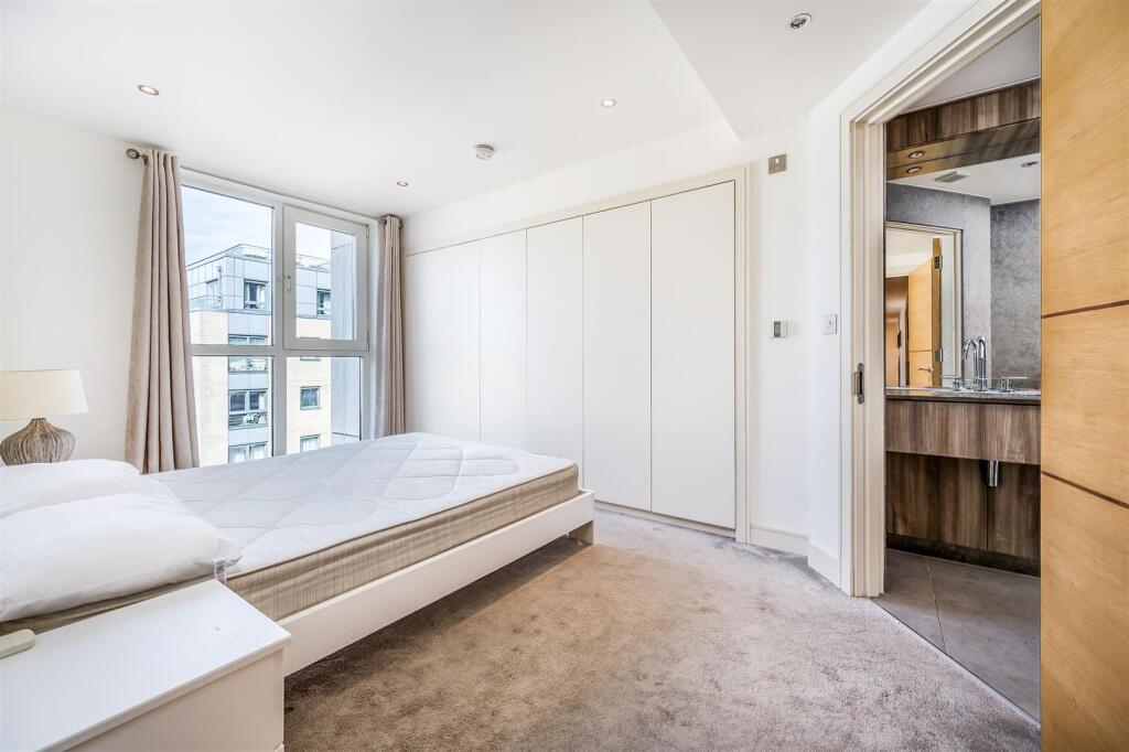 Apartment in London - More