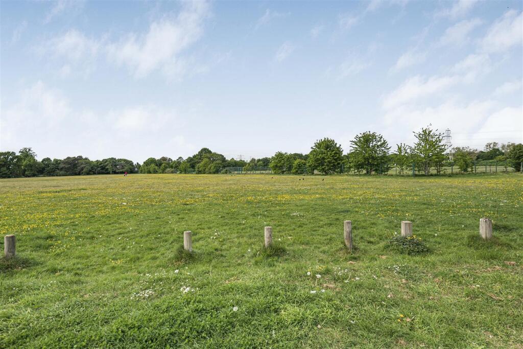 Louden Square, Earley, Reading, RG6 photo 2