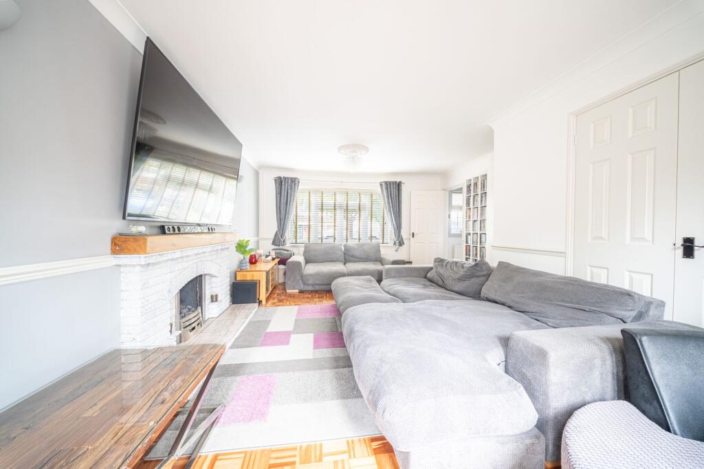 Fir Tree Close, Horton Heath, SO50 photo 4