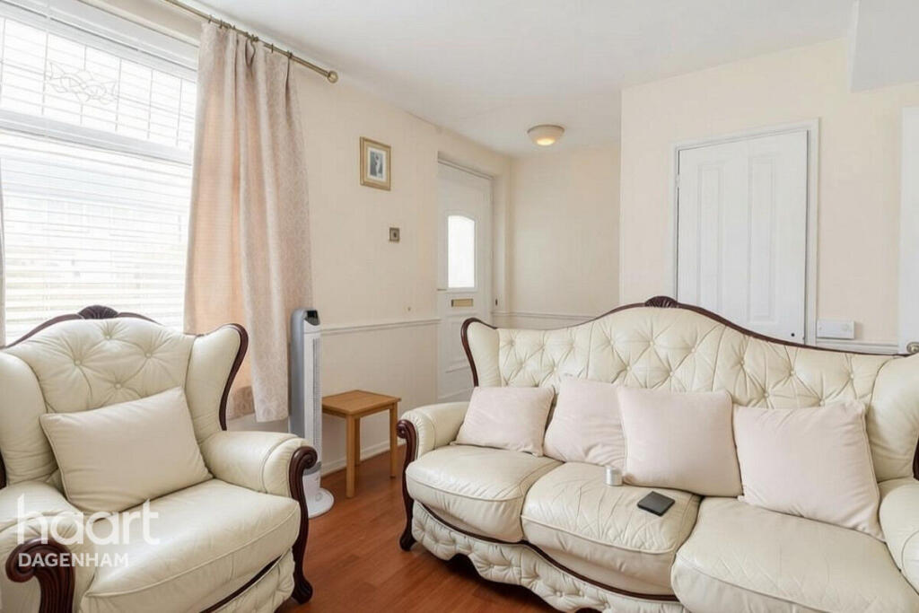 Rowney Gardens, Dagenham photo 4